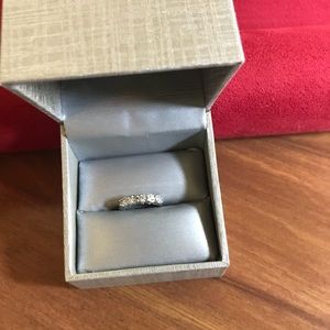 10 k white gold 5 diamond band ring